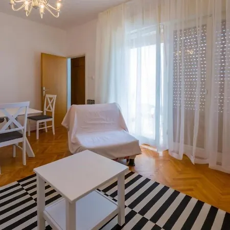 Apartment In 39332 Crikvenica