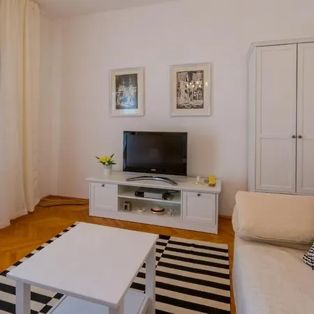 In 39332 Apartment