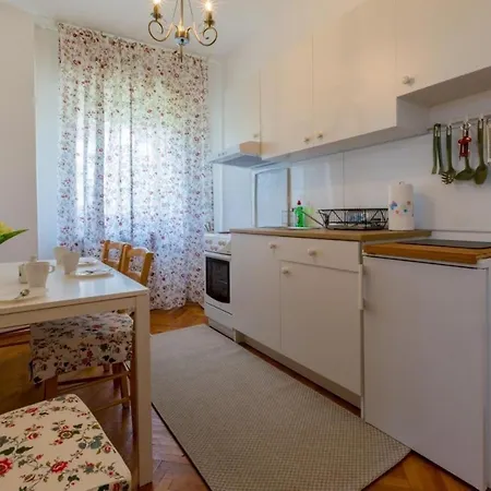 In 39332 Apartment