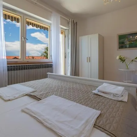 In 39332 Apartment