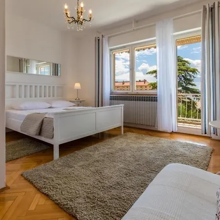In 39332 Apartment *